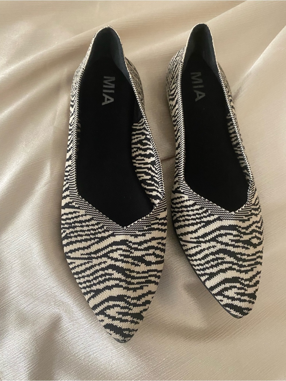 MIA Women's Black and White Zebra Print Pointed Knit Flats size 10